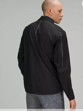 Lululemon Mens active wear wind resistant lightweight training jacket